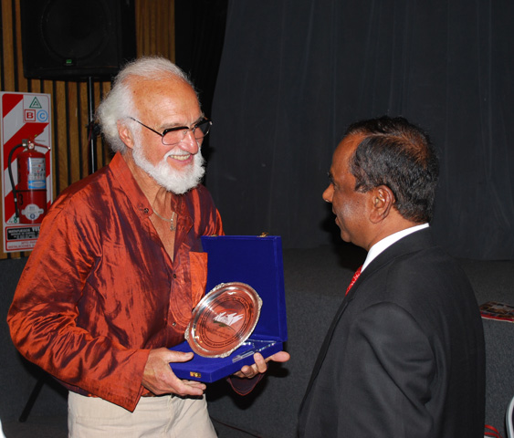 Seminario invitado por la embajada de India